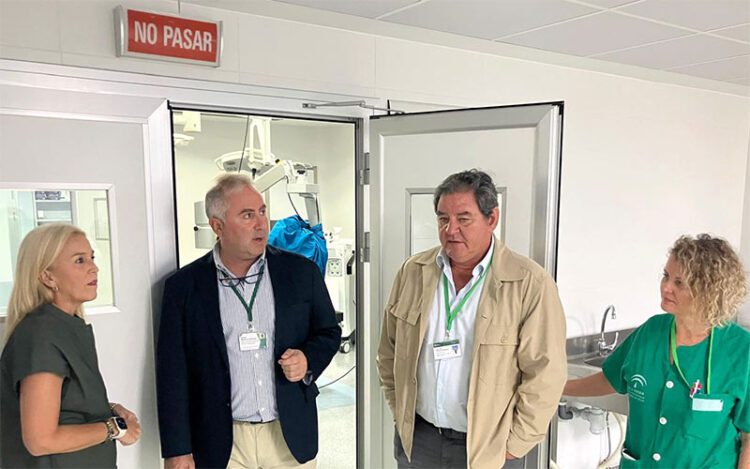 A las puertas de uno de los quirófanos / FOTO: Junta