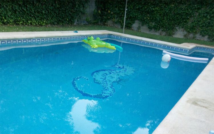 Una de las miles de piscinas que se disfrutan en Chiclana / FOTO: DBC