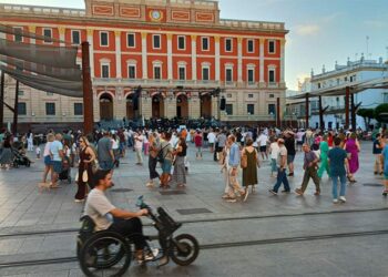 La plaza del Rey acogiendo un pequeño concierto / FOTO: DBC