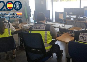 Agentes del Grupo de Delitos Tecnológicos de la Comisaría isleña / FOTO: Policía Nacional