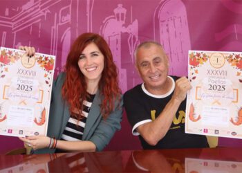 Presentando el cartel del concurso / FOTO: Ayto.