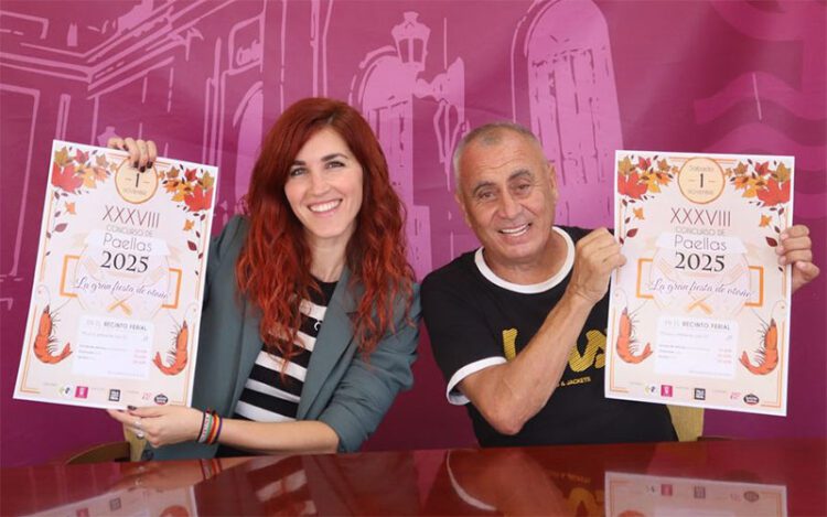 Presentando el cartel del concurso / FOTO: Ayto.