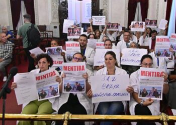 Protesta de los trabajadores en el pleno de septiembre / FOTO: Eulogio García