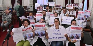 Protesta de los trabajadores en el pleno de septiembre / FOTO: Eulogio García