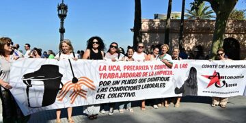 Protesta de las trabajadoras durante los días de SailGP / FOTO: Eulogio García
