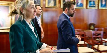 Consejera, alcalde y delegado de la Zona Franca entrando a la reunión / FOTO: Eulogio García