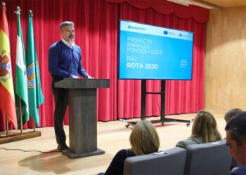 El alcalde presentando meses atrás la PAI con la que se concurriría a los fondos EDIL / FOTO: Ayto.