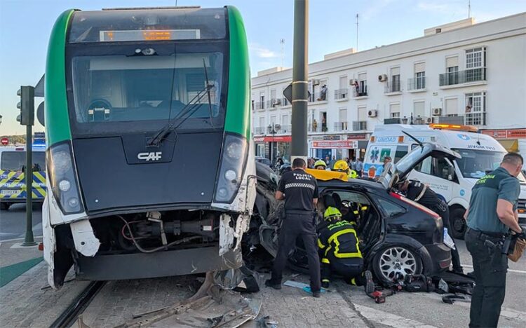 Primeros momentos de la intervención del operativo de rescate / FOTO: Ayto.