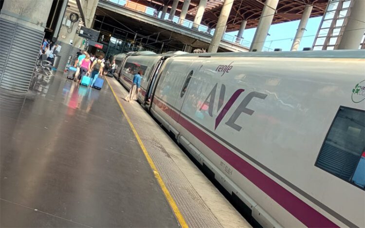 Llegando a la madrileña estación de Atocha en AVE / FOTO: DBC