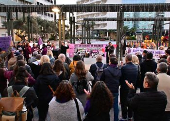 Concentrados en la glorieta Ana Orantes / FOTO: Eulogio García