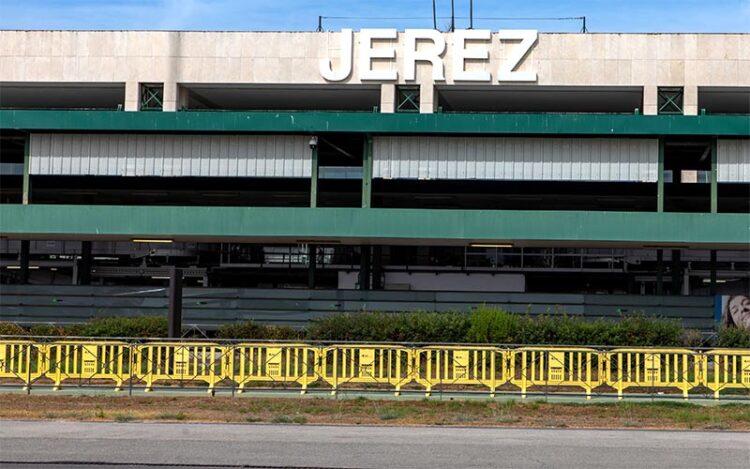El acceso a los aviones hoy, bajo el sol o la lluvia / FOTO: Aena