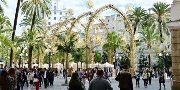 Nuevos arcos navideños colocados en San Juan de Dios / FOTO: Eulogio García