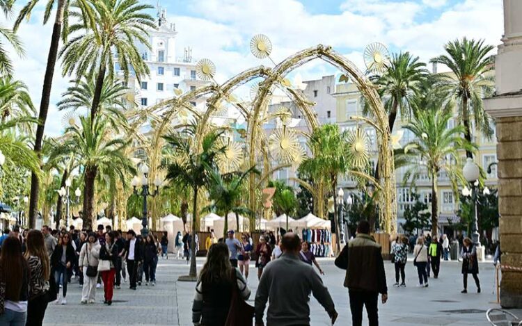 Nuevos arcos navideños colocados en San Juan de Dios / FOTO: Eulogio García