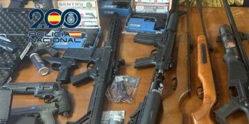 En el registro se hallaron además armas de aire comprimido / FOTO: Policía Nacional