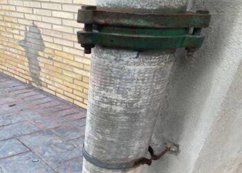 Uno de los bajantes señalados en la denuncia / FOTO: Ustea