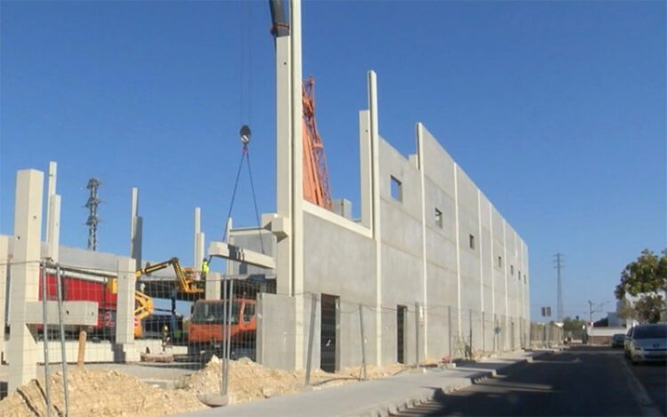 Obras del centro comercial junto a la calle Temporal / FOTO: Ayto.