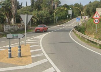 Tramo de A-2004 pasada la rotonda de Los Albarizones