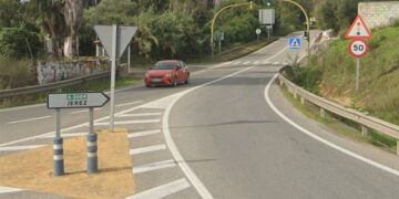 Tramo de A-2004 pasada la rotonda de Los Albarizones