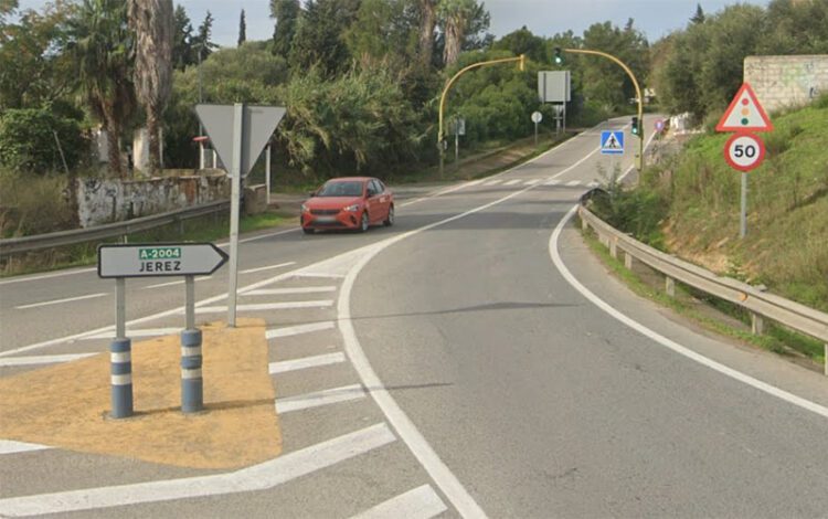 Tramo de A-2004 pasada la rotonda de Los Albarizones