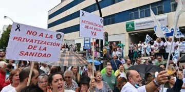 Una pasada protesta a las puertas del Puerta del Mar / FOTO: Eulogio García