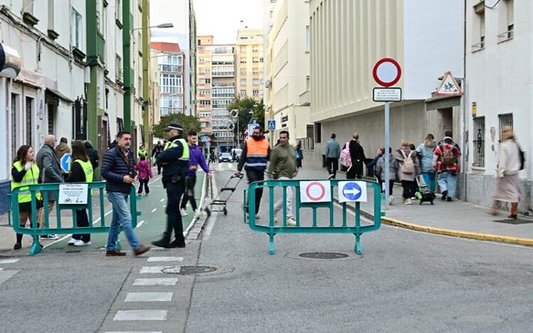 El concejal Verdulla supervisando el operativo / FOTO: Eulogio García