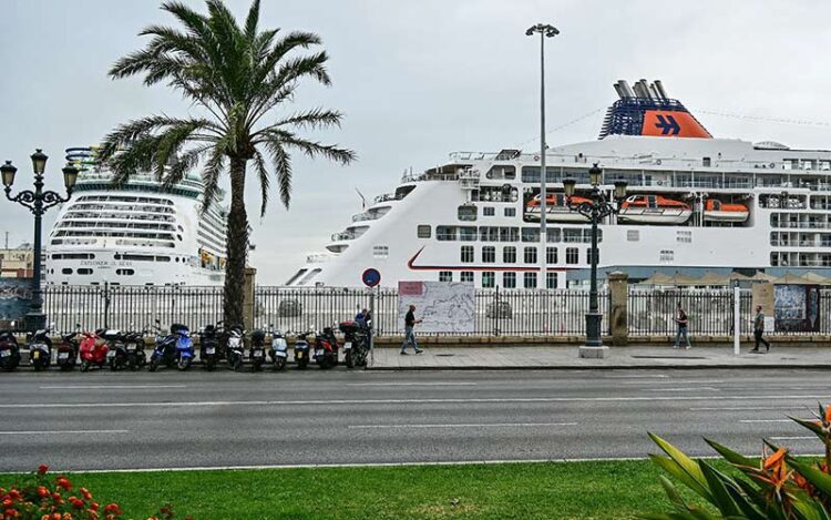Varios cruceros atracados en el muelle / FOTO: Eulogio García