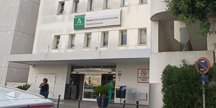 Una de las entradas al complejo hospitalario / FOTO: CCOO