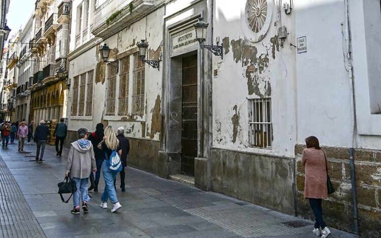 El abandono es patente en la fachada hoy día / FOTO: Eulogio García