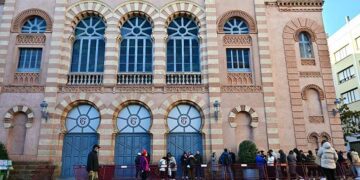 Colas en el Falla para comprar entradas del COAC años atrás / FOTO: Eulogio García