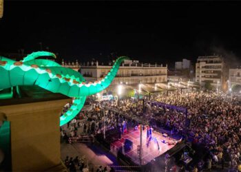 La plaza del Rey durante la noche del viernes 31 / FOTO: Ayto.