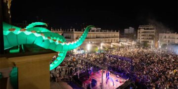 La plaza del Rey durante la noche del viernes 31 / FOTO: Ayto.