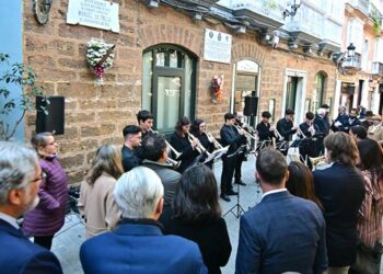 Música tras la ofrenda floral / FOTO: Eulogio García