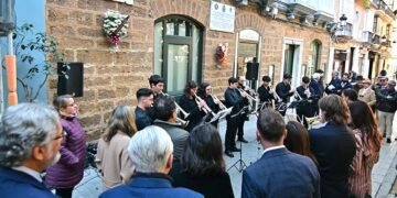 Música tras la ofrenda floral / FOTO: Eulogio García