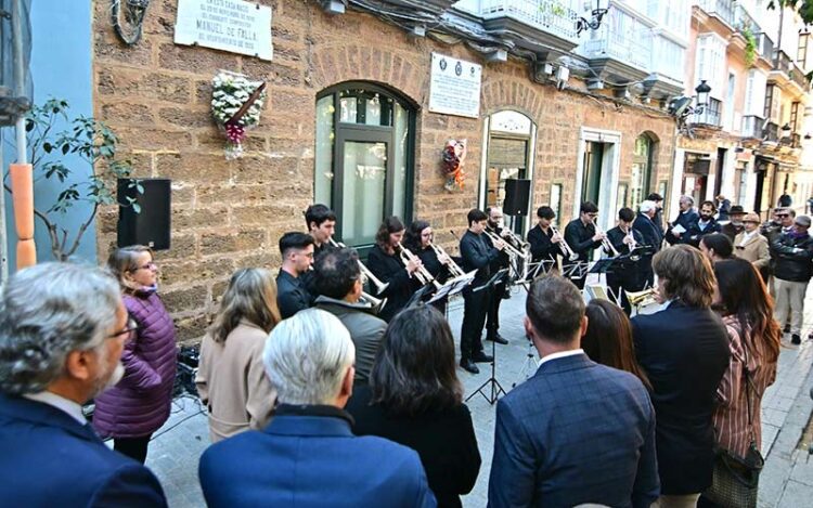 Música tras la ofrenda floral / FOTO: Eulogio García