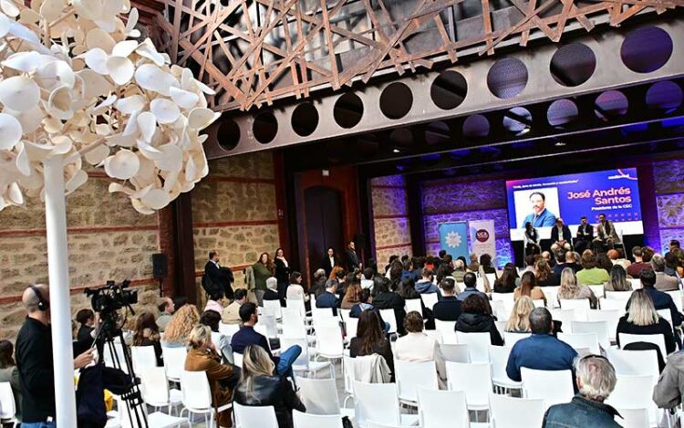 Un momento del acto de bienvenida a los asistentes / FOTO: Eulogio García