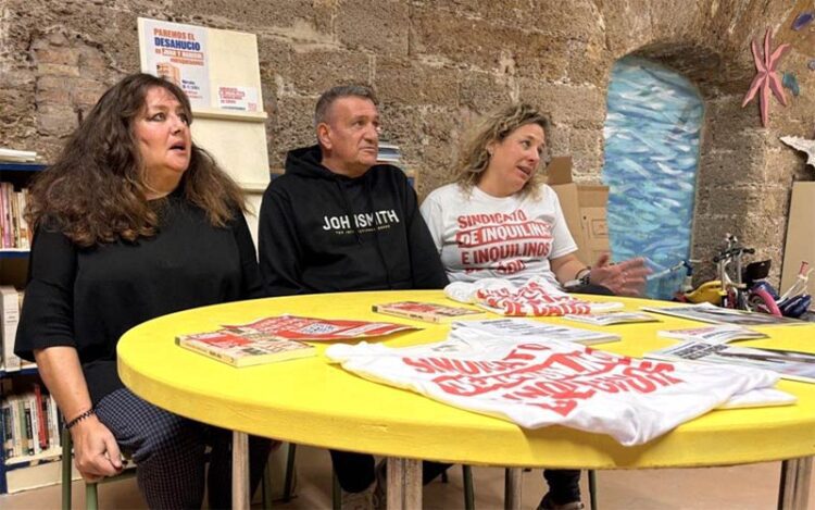 La pareja explicaba días atrás su caso junto al Sindicato / FOTO: Sindicato de Inquilinas