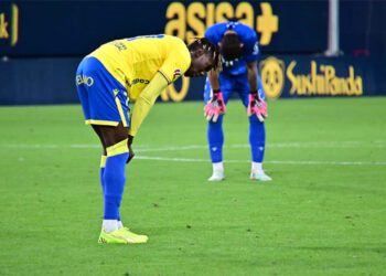 Cabizbajos tras el pitido final / FOTO: Eulogio García