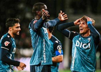 De la Rosa no se cree el golazo de Diakité / FOTO: Cádiz CF