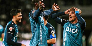 De la Rosa no se cree el golazo de Diakité / FOTO: Cádiz CF