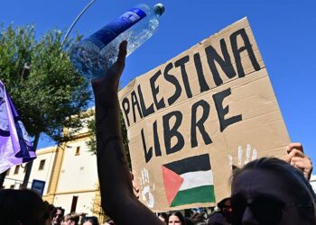 Estudiantes gaditanos manifestándose por Palestina / FOTO: Eulogio García