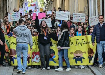 La marcha infantil desembocando en la plaza de España / FOTO: Eulogio García