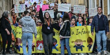 La marcha infantil desembocando en la plaza de España / FOTO: Eulogio García