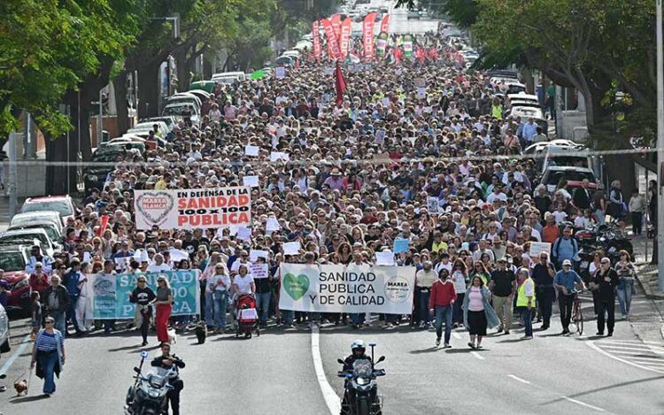Un vistazo a la marcha por la avenida / FOTO: Eulogio García