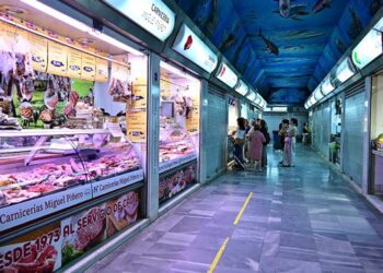 Uno de los pasillos del mercado Virgen del Rosario / FOTO: Eulogio García