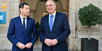 Moreno Bonilla y Kadis a las puertas de la Casa de Iberoamérica / FOTO: Eulogio García