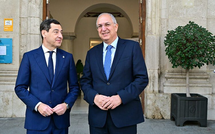 Moreno Bonilla y Kadis a las puertas de la Casa de Iberoamérica / FOTO: Eulogio García