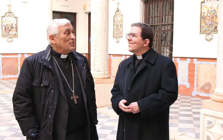 Zornoza saluda a Valdivia en la  sede episcopal gaditana / FOTO: Obispado