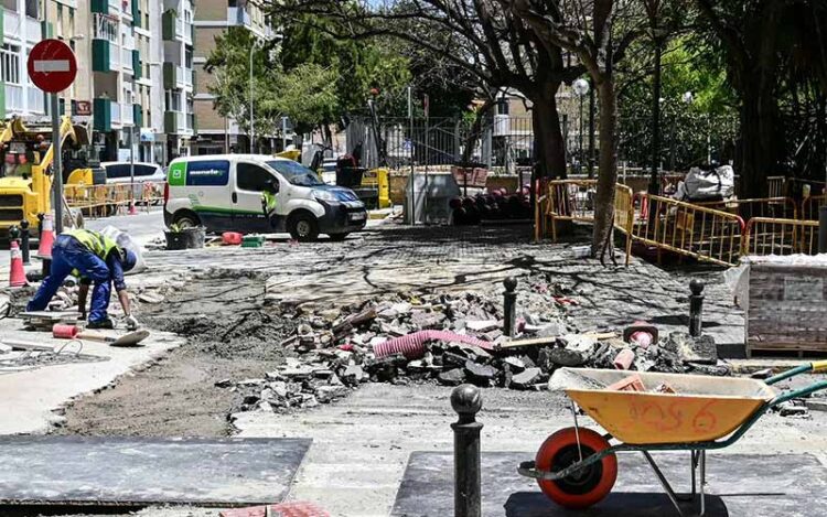 Obras en el acerado de La Laguna meses atrás / FOTO: Eulogio García