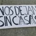 Pancarta en el suelo en una pasada manifestación por el derecho a la vivienda / FOTO: Eulogio García