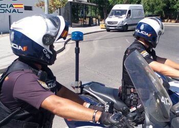Patrullando en moto por Jerez / FOTO: Policía Nacional
